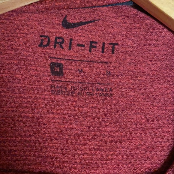 Red Nike medium - Picture 3 of 4